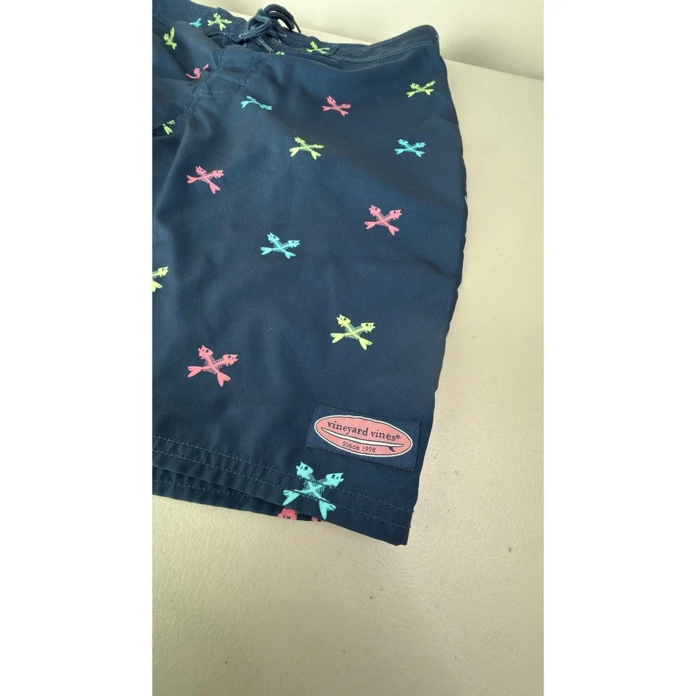 Vineyard Vines Board Shorts Men's Size 33 Navy Blue Neon Fish Skeleton Print